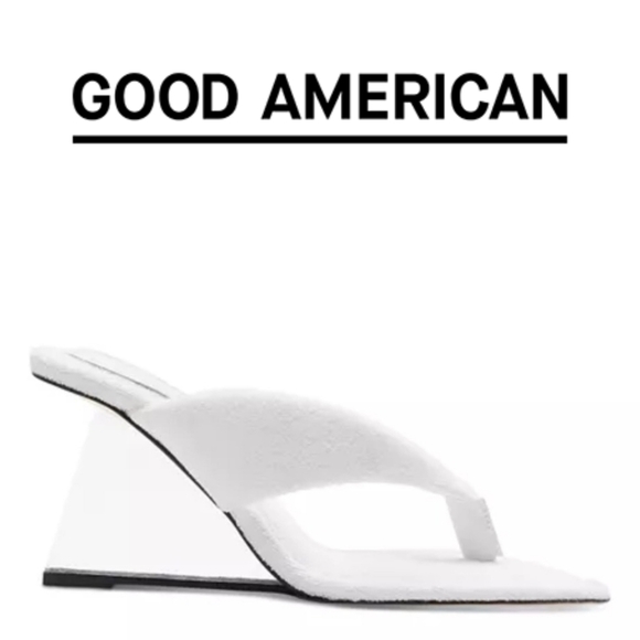 Good American Shoes - WOMEN'S CINDER-RELLA SLIDE WEDGE SANDALS IN WHITE